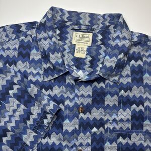 LL‎ Bean Traditional Fit Blue Geometric Men's Xl Short Sleeve Button Down Y2K